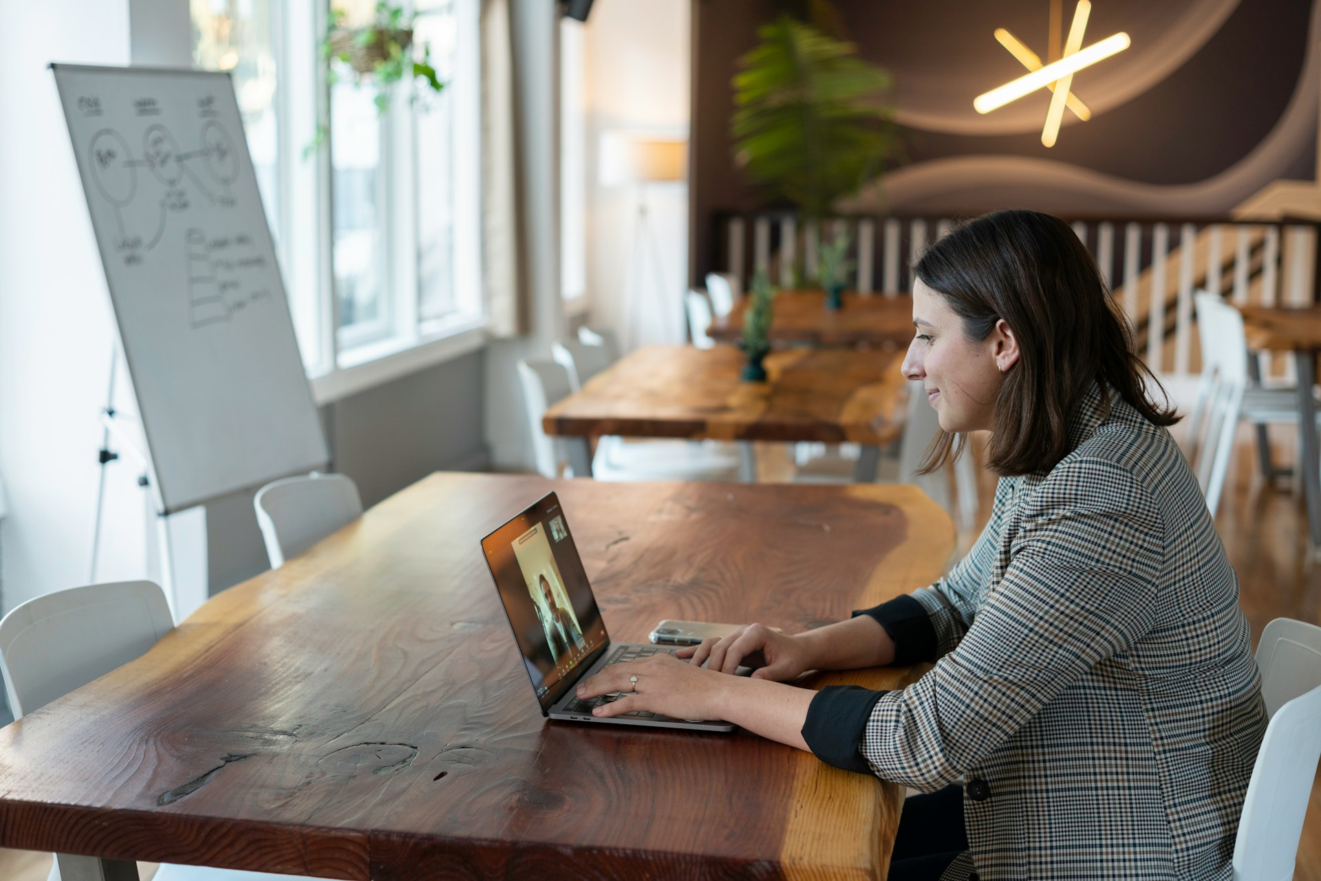 linkedin-sales-solutions-VtKoSy_XzNU-unsplash