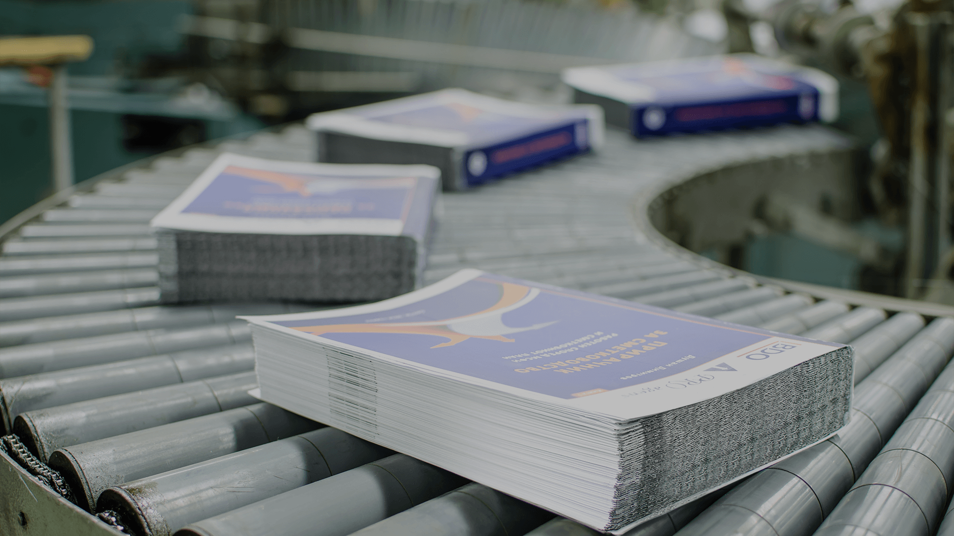 Print materials on a roller conveyor